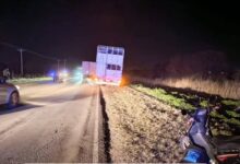 Photo of Entre Ríos: viajaba con su hija en una moto, se cayó al piso y murió atropellada por un camión