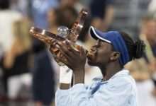 Photo of Victoria Mboko ganó en Montreal su primer torneo en el circuito, a los 18 años y ante su público