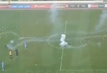 Photo of Graves incidentes en Bolivia: barras de The Strongest tiraron bengalas a la cancha e hirieron a un jugador de su propio equipo