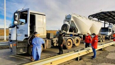 Photo of SE REALIZAN HISOPADOS A LOS CAMIONEROS QUE ESTUVIERON VARADOS EN PUNTA DELGADA