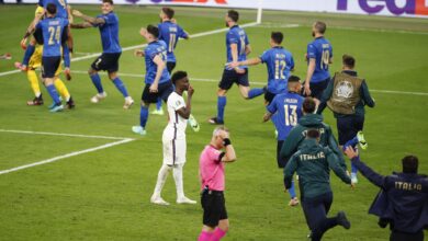 Photo of ESCÁNDALO EN INGLATERRA POR INSULTOS RACISTAS A JUGADORES QUE ERRARON PENALES ANTE ITALIA