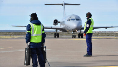 Photo of ATERRIZÓ EN PUERTO MADRYN EL PRIMER AVIÓN DE LADE, QUE RETOMÓ LA ESCALA EN LA CIUDAD