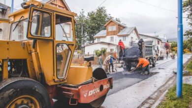 Photo of TRABAJOS DE BACHEO Y REPAVIMENTACIÓN EN LA CALLE GOBERNADOR VALDEZ