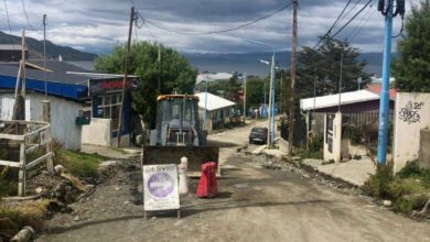 Photo of USHUAIA AVANZA LA OBRA DE PAVIMENTACIÓN Y BACHEO DEL BARRIO LOS MORROS