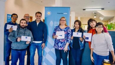 Photo of TRABAJADORES Y TRABAJADORAS PROVINCIALES RECIBIERON SU TAREJTA +U