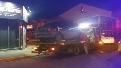 Photo of OTRA VEZ BORRACHOS AL VOLANTE. VIOLENTO CHOQUE EN ESQUINA SEMAFORIZADA