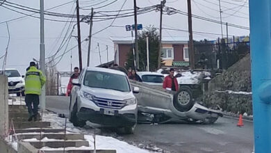 Photo of CHOQUE Y VUELCO EN EL BARRIO LOS FUEGUINOS DE USHUAIA