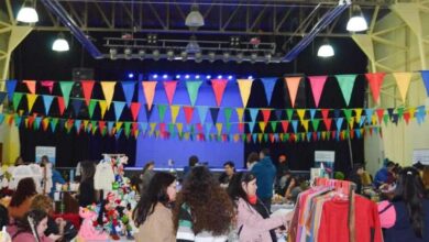 Photo of GRAN CANTIDAD DE PUBLICO EN LA FERIA DEL CENTRO CULTURAL ESTHER FADUL DE USHUAIA