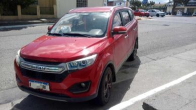 Photo of Accidente Vehicular en la Intersección de Av. Belgrano y Fagnano: Dos Personas Hospitalizadas con Lesiones Leves