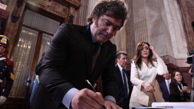 Photo of Qué dice la firma de Javier Milei, según la grafología