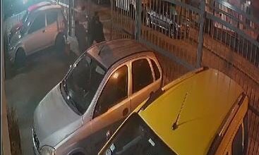 Photo of En minutos y a dos cuadras de la secretaría de seguridad, así robaron una moto dentro de un garaje tras forzar el portón