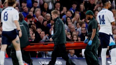 Photo of Bolt jugó al fútbol a beneficio y lo sacaron en camilla