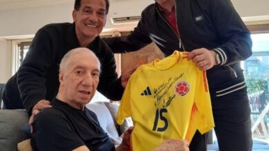 Photo of Lorenzo le llevó una camiseta de Colombia a Bilardo