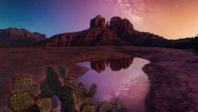 Photo of El pueblo de Arizona, rodeado por monolitos de roca roja, que es de los más hermosos del mundo