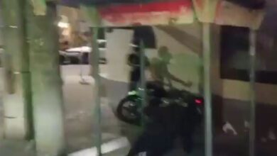 Photo of Un chofer de colectivo se transformó en héroe y salvó a un hombre al que le quisieron robar la moto