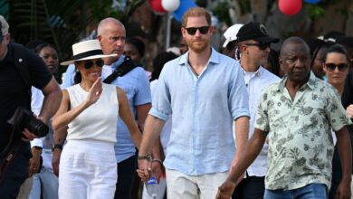 Photo of Harry y Meghan Markle bailaron salsa en Colombia, fueron ovacionados y sorprendieron a todos con tierno gesto