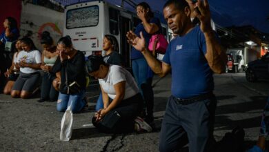 Photo of Maduro impone un virtual estado de sitio antes de las marchas opositoras