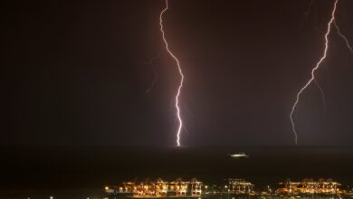 Photo of Las impactantes imágenes de las feroces tormentas que azotan el Mediterráneo: vientos de 90 km/m y más de 30.000 rayos