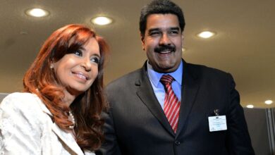 Photo of Cristina Kirchner no le suelta la mano al chavismo