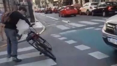 Photo of Video: quiso robar una bicimoto en Recoleta, lo interceptaron y antes de escapar lo mordió un perro