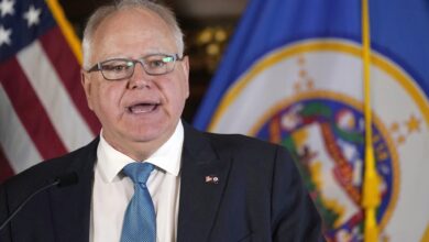 Photo of Quién es Tim Walz, el gobernador de bajo perfil que será compañero de fórmula de Kamala Harris