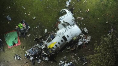 Photo of Se cayó un avión en San Pablo: recuperan los primeros cuerpos y comienza la tarea más difícil