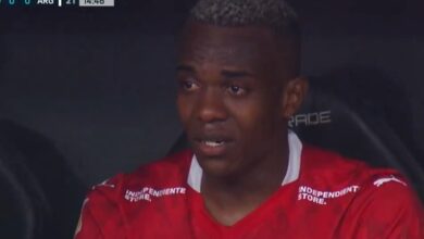 Photo of Jhonny Quiñónez se fue llorando en Independiente: el DT Vaccari lo había puesto a los 11 minutos del primer tiempo y luego lo sacó