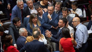 Photo of Jubilaciones: el bloque radical pierde cohesión y podría salvar el veto de Milei que frenó el aumento