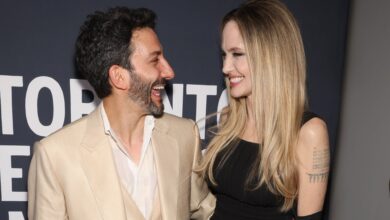 Photo of Juan Minujín junto a Angelina Jolie, en el estreno de Sin Sangre en Toronto