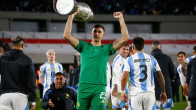 Photo of Los jugadores de la selección argentina festejaron con la Copa América tras el triunfo ante Chile y un gesto del Dibu Martínez provocó la ovación del público