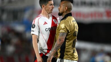 Photo of Arturo Vidal, otra vez protagonista: gestos a la hinchada de River a la salida, y chicanas contra Marcelo Gallardo y Franco Armani