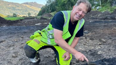 Photo of Descubren un invaluable tesoro vikingo en una granja de Noruega cuando construían un camino