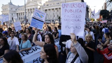 Photo of El Gobierno quiere analizar el salario docente con una “comisión técnica”: se avecinan días conflictivos por la marcha universitaria y el veto de Milei