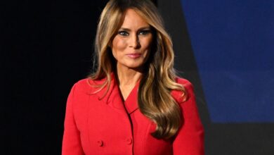 Photo of Melania Trump defiende su trabajo como modelo de desnudos en su campaña para promocionar sus memorias