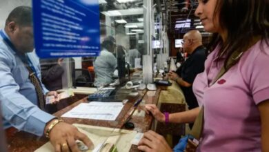 Photo of Por qué los mexicanos envían menos dinero a sus familiares, la mejor forma de mandar remesas