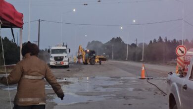 Photo of Autopista Rosario-Buenos Aires: corte total del tránsito por la fuga de ácido de un camión cisterna