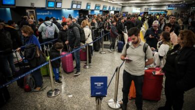 Photo of Aerolíneas Argentinas despidió a tres pilotos por el paro del viernes pasado