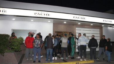 Photo of En fotos: amigos, colegas y familiares despidieron los restos de Daniel “Tota” Santillán