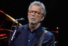 Photo of Eric Clapton: de la genialidad a las polémicas de un músico, que vivió apasionados romances y atravesó una gran tragedia