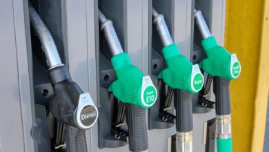 Photo of Por qué baja el precio de la gasolina en Estados Unidos y a cuánto podría llegar