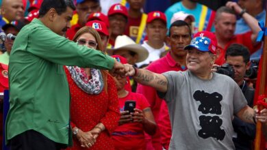 Photo of El insólito pedido de Maduro al espíritu de Maradona: “Jálale las patas a Milei”