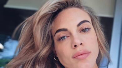 Photo of Emilia Attias posó con una Ferrari roja y se animó a subirse en ella: “¿Puedo acelerar?”