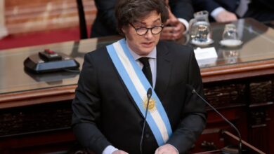 Photo of Javier Milei vetó la ley de financiamiento universitario, tras la multitudinaria movilización en defensa de la educación pública