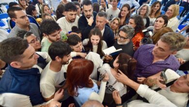 Photo of Cristina Kirchner, entre el paulatino despegue de su hijo político y la teoría del pararrayos para frenar a Milei