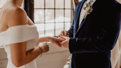 Photo of Cancelaron sus vacaciones a Europa para asistir a la boda de su amigo, pero al llegar descubrieron que no estaban invitados