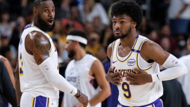 Photo of Los James, primera pareja padre e hijo en debutar en la NBA