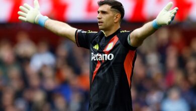 Photo of Dibu Martínez volvió a la acción en la Premier League y busca los tres puntos ante el Fulham