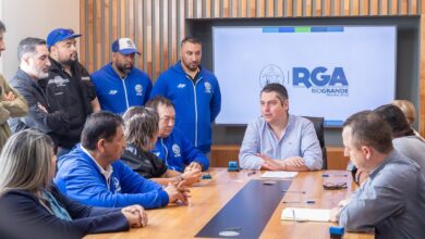 Photo of Junto a gremios, Martín Perez anunció una nueva recomposición salarial para los trabajadores municipales