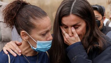 Photo of La emoción de la reina Letizia al hablar con los afectados por las inundaciones en Valencia