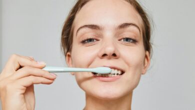 Photo of Cuál es el mejor momento del día para cepillarse los dientes y evitar la aparición de sarro y bacterias